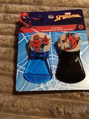 Marvel Spider-Man Magnetic Bag Clips in Blue and Black